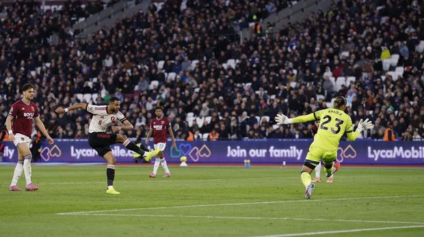 Cody Gakpo mencetak gol kedua Liverpool ke gawang West Ham. (Foto: Action Images via Reuters/Andrew Couldridge)