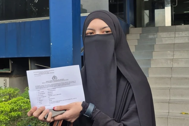 Wardatina Mawa laporkan suaminya, Insanul Fahmi, dan Inara Rusli terkait dugaan perselingkuhan dan perzinahan, Minggu (23/11/2025). Foto: Giovanni/kumparan