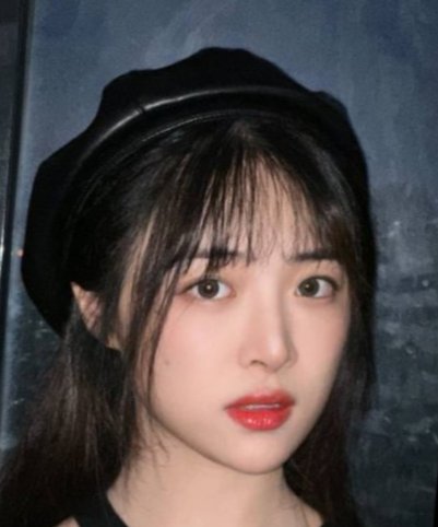 Wang Si Qi sebagai Lesti Sari