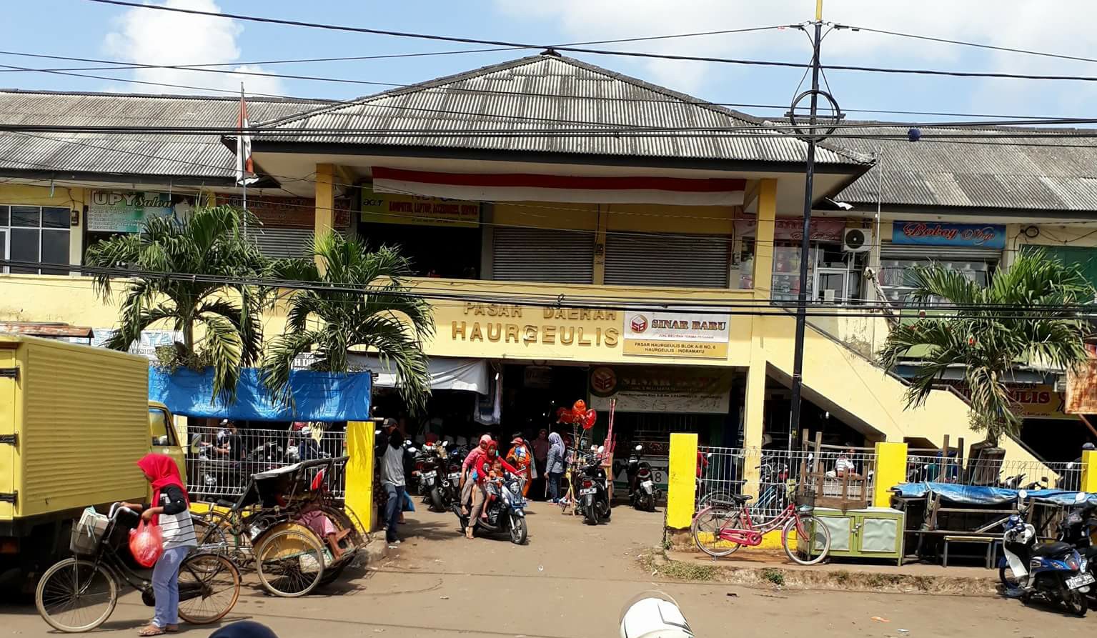 Pemantauan Harga Kebutuhan Pokok di Pasar Daerah Haurgeulis Berjalan Lancar, Harga Sembako Terpantau Stabil