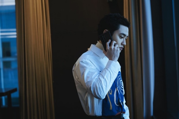 Review The Manipulated