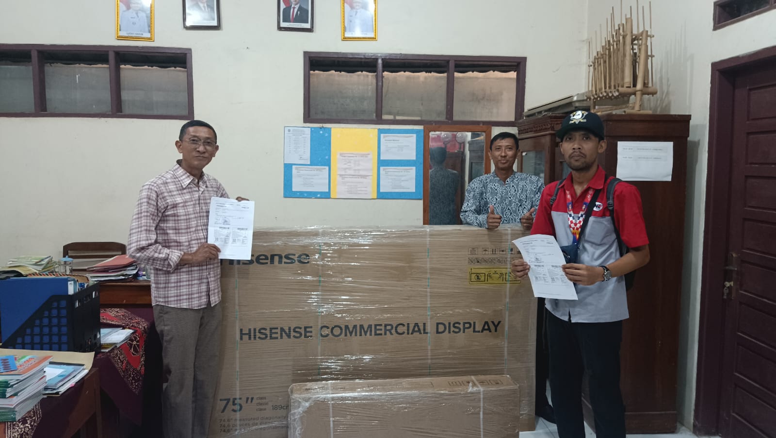 UPTD SDN Sukahati Terima Bantuan Interactive Flat Panel dari Presiden Prabowo untuk Digitalisasi Pendidikan