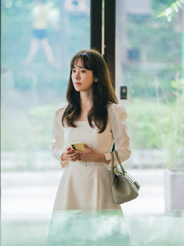 Potret Han Ji Min di drama 'Efficient Dating for Singles'/ Foto: instagram.com/hbomaxid