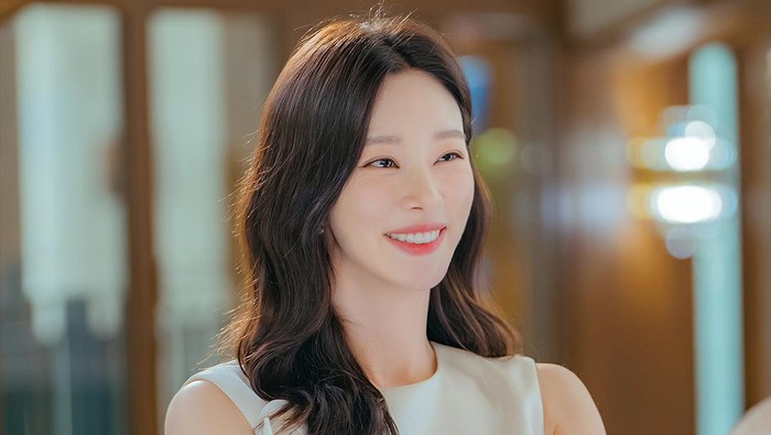 Lee Joo Bin di Spring Fever: Pesona Guru Berhati Dingin