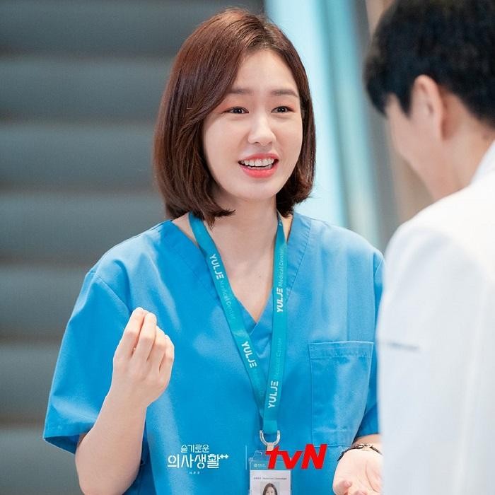 Ahn Eun Jin dalam drama Korea Hospital Playlist./ Foto: tvN