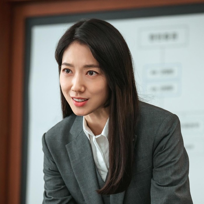 Still Cut Park Shin Hye di Drama Undercover Ms. Hong/ Foto: instagram.com/tvn_drama