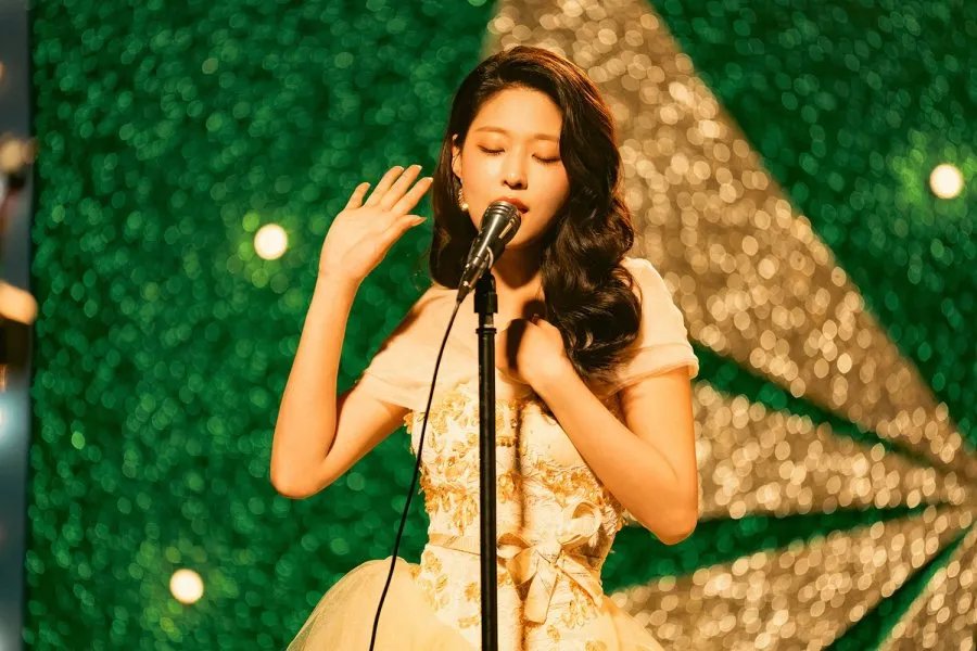 Visual "First Two Shot" yang Klasik dan Elegan