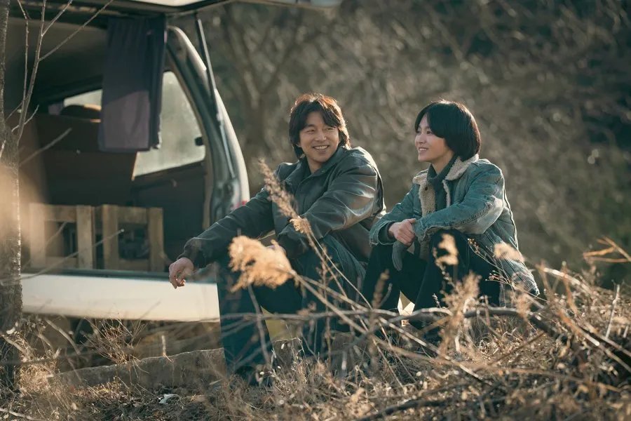 Drama Song Hye Kyo dan Gong Yoo: Foto Perdana ‘Tantara’ Rilis!