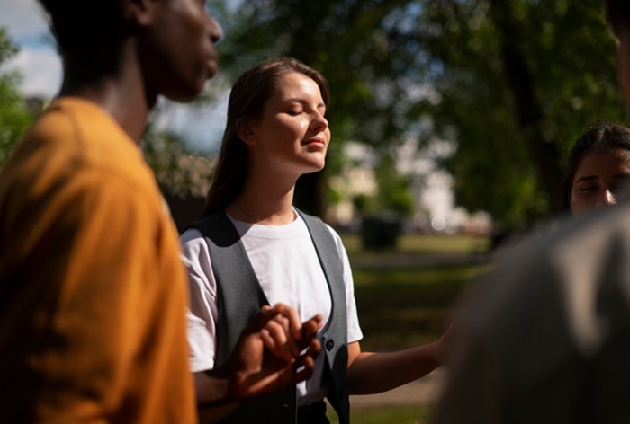 Ilustrasi kegiatan positif/Freepik: freepik