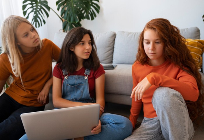 Ilustrasi peran teman sebaya/Freepik: freepik