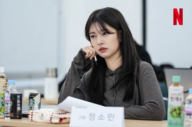 Jung So Min saat script reading drama The Dealer/ Foto: instagram.com/netflixkr