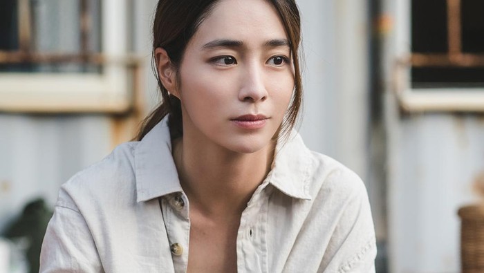 Lee Min Jung di Villains: Comeback Epik Jadi Penipu Kelas Kakap