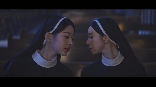 Potret Karina aespa dan Wonyoung IVE dalam film pendek 'The Christmas Song'/ Foto: youtube.com/googlekorea