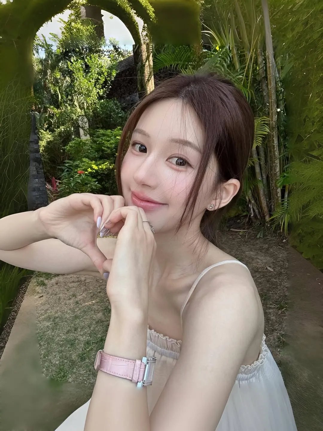 Zhao Lusi - instagram.com/@rooosyzh09