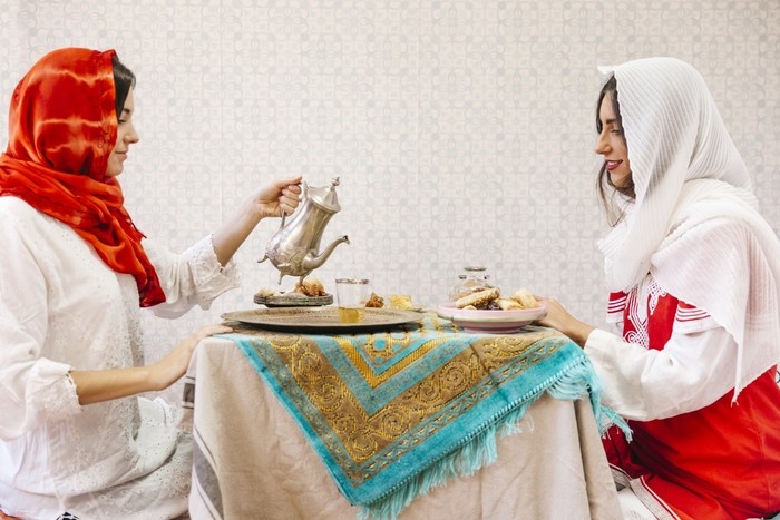 Memberi Makan Orang Berbuka/ Foto: Freepik.com/freepik