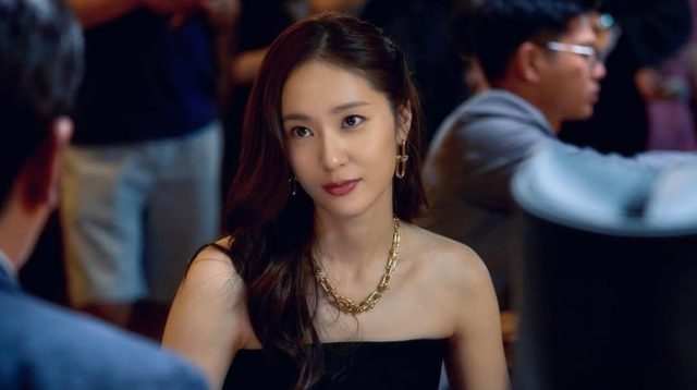 Krystal Jung Mad Concrete Dreams: Pesona ‘Old Money’ yang Bikin Baper!