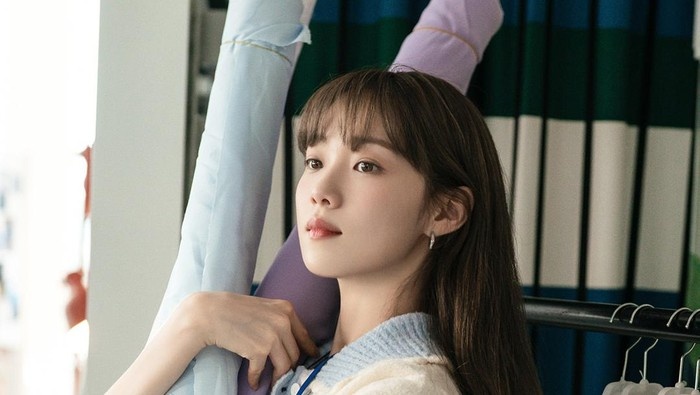 Lee Sung Kyung In Your Radiant Season: Jadi Desainer Dingin, Tapi Aslinya…