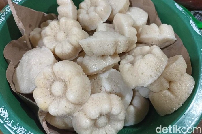 Kue apem/ Foto: detikJatim/Fima Purwanti