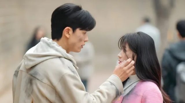 No Tail to Tell: Kim Hye Yoon Mulai Salting Brutal Karena Gesture Lomon!