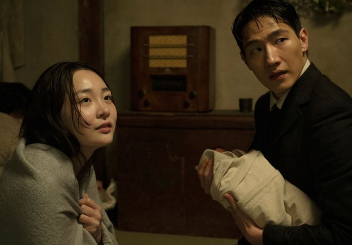 Noh Sang Hyun dan Kim Min Ha di drama Pachinko/ Foto: imdb.com