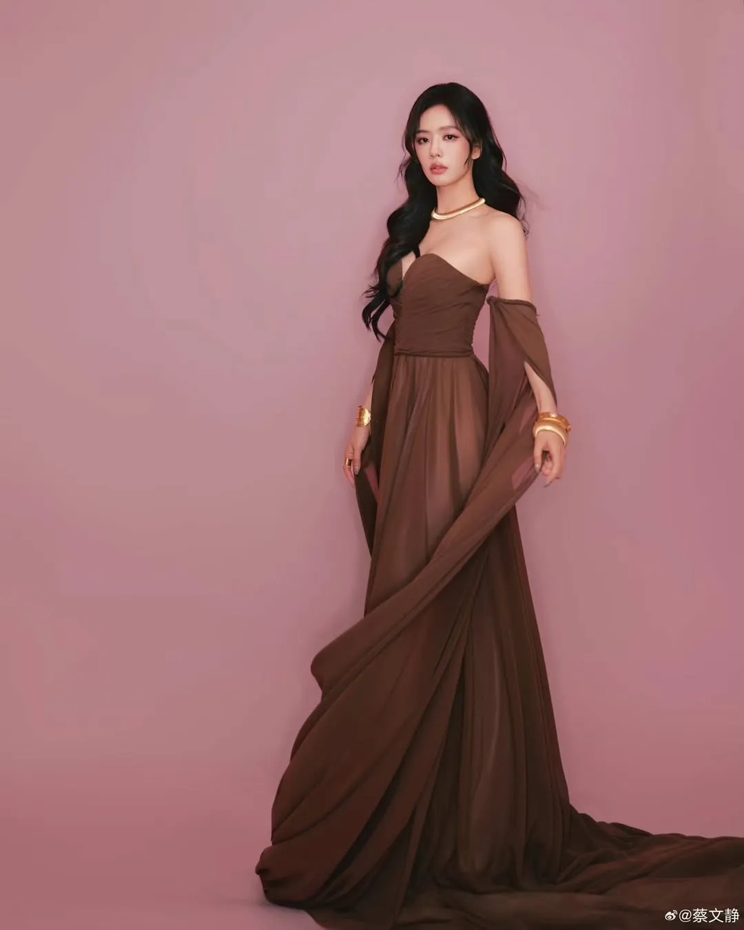 Elvira Cai/Cai Wen Jig - instagram.com/@elvira_caiwenjing