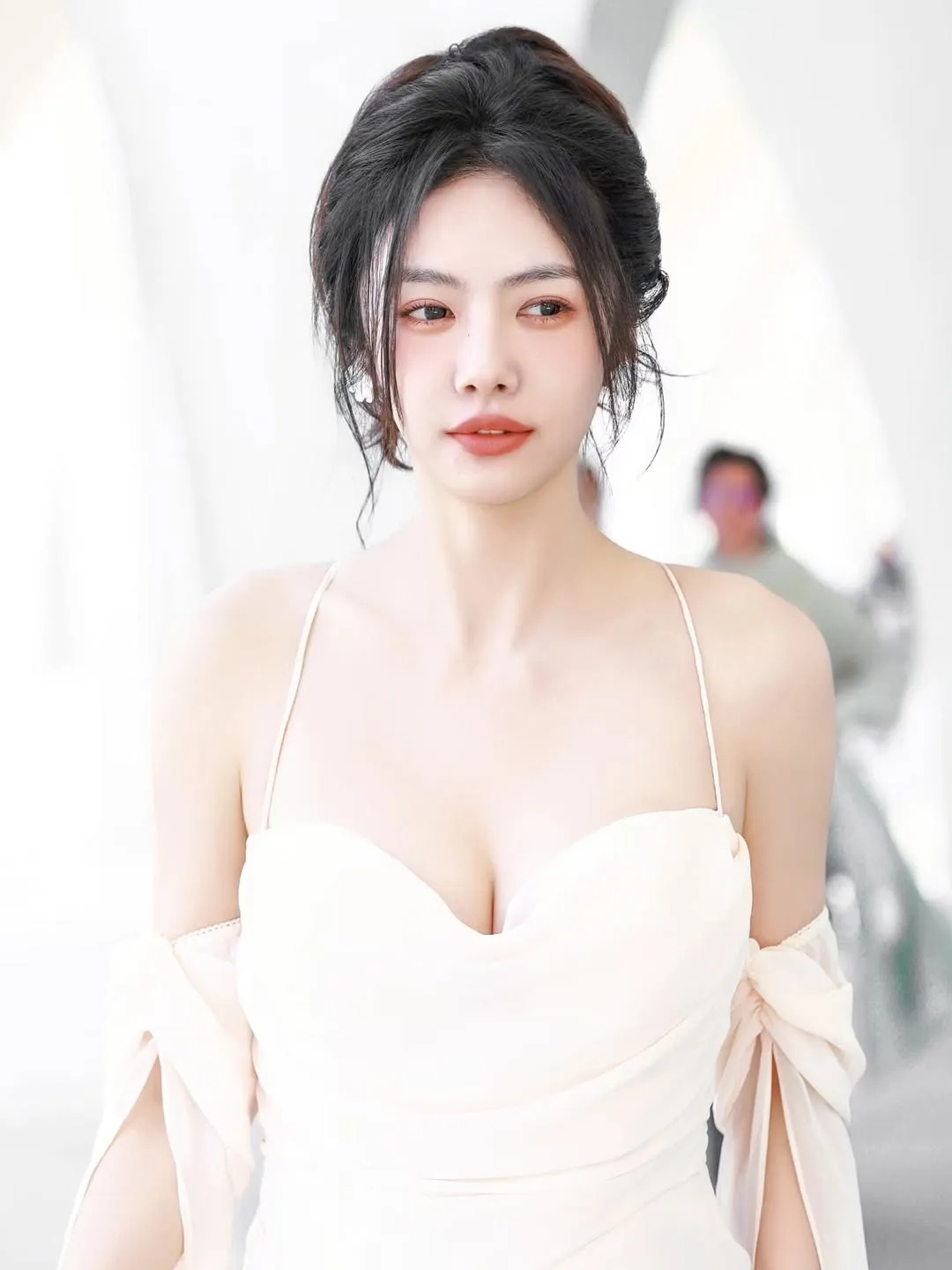 Elvira Cai/Cai Wen Jig - instagram.com/@elvira_caiwenjing