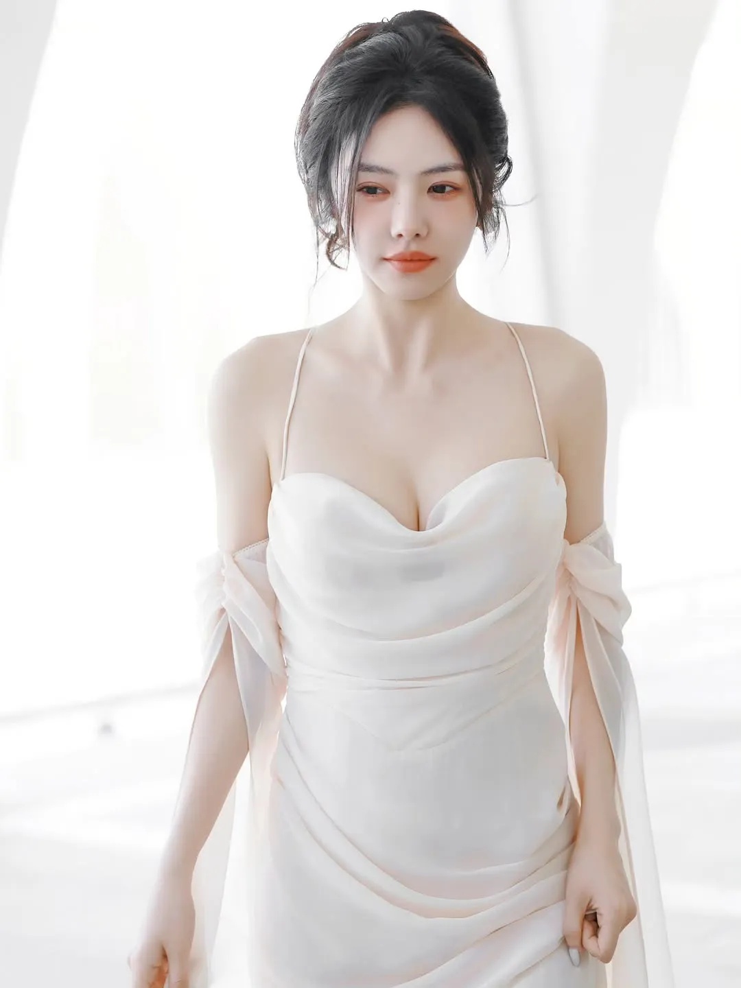 Elvira Cai/Cai Wen Jig - instagram.com/@elvira_caiwenjing