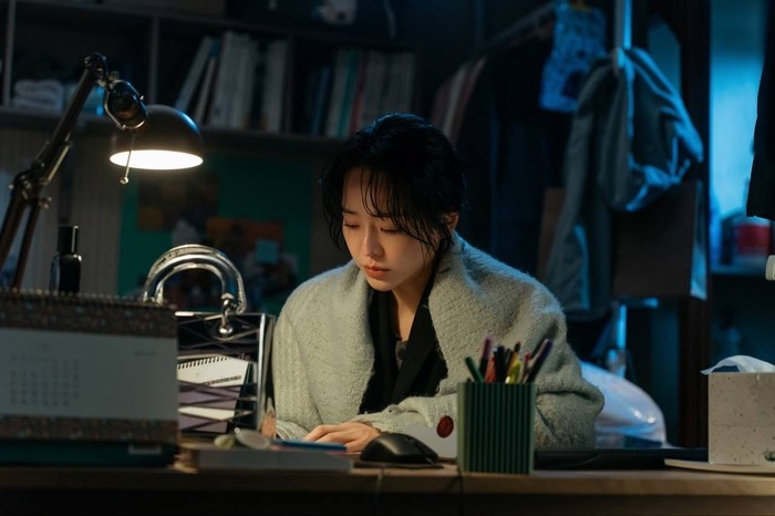 Shin Hye Sun dalam drama Korea The Art of Sarah/ Foto: Instagram.com/netflixkr