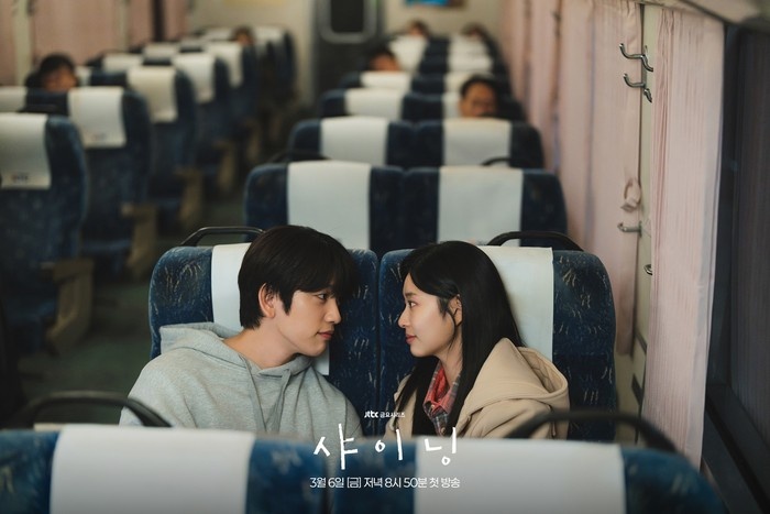 Park Jinyoung dan Kim Minju dalam Still Shining / Foto: JTBC