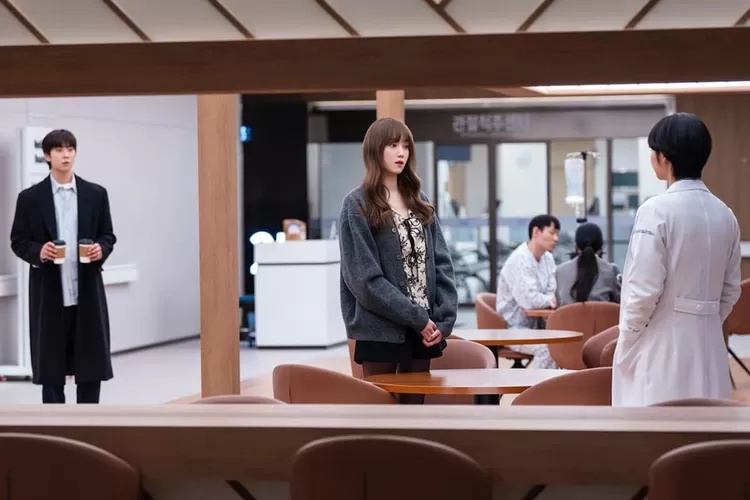 Preview drama Korea In Your Radiant Season episode 10. (Soompi)