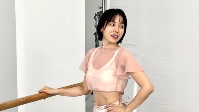 Potret Son Ye Jin Bergaya ala Balerina, Abs-nya Bikin Salfok!
