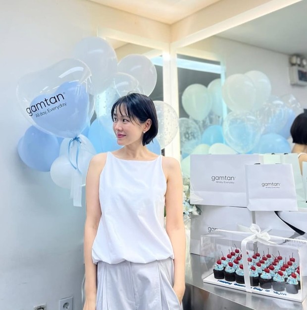 Potret Son Ye Jin dalam pemotretan bersama Gamtan./ Foto: instagram.com/yejinhand