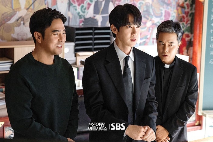 Jeon Seok Ho, Yoo Yeon Sook dan Jung Seung Gil di drama Phantom Lawyer/foto: instagram.com/sbsdrama.official