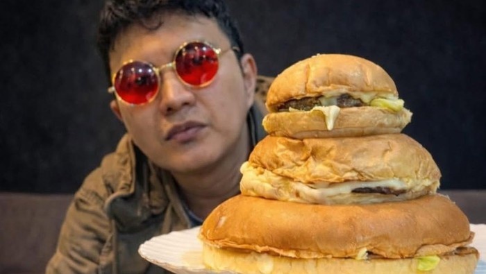 Marketing Aldi’s Burger: Trik Nyeleneh Aldi Taher yang Viral!