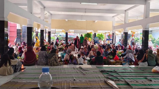Babinsa Koramil Lelea Hadiri Ritual Mapag Sri Desa Nunuk, Tekankan Kebersamaan dan Pelestarian Budaya