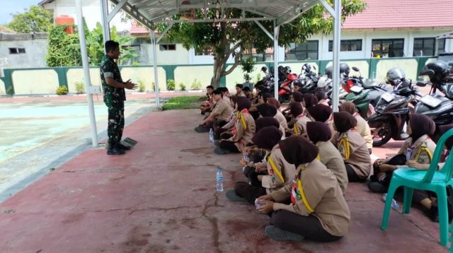 Bekali Siswa SMA Sliyeg Wawasan Kebangsaan oleh Danramil Lettu Anton Susilo