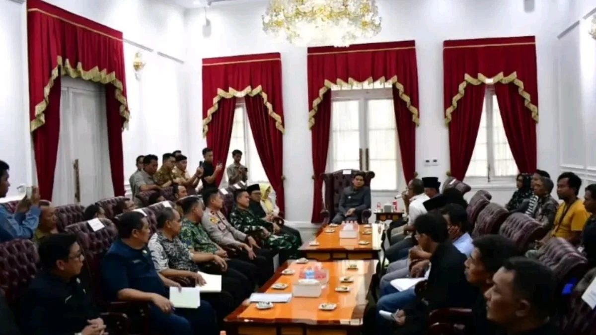 Dialog Lucky Hakim dan Warga Pesisir Soal PSN Tambak