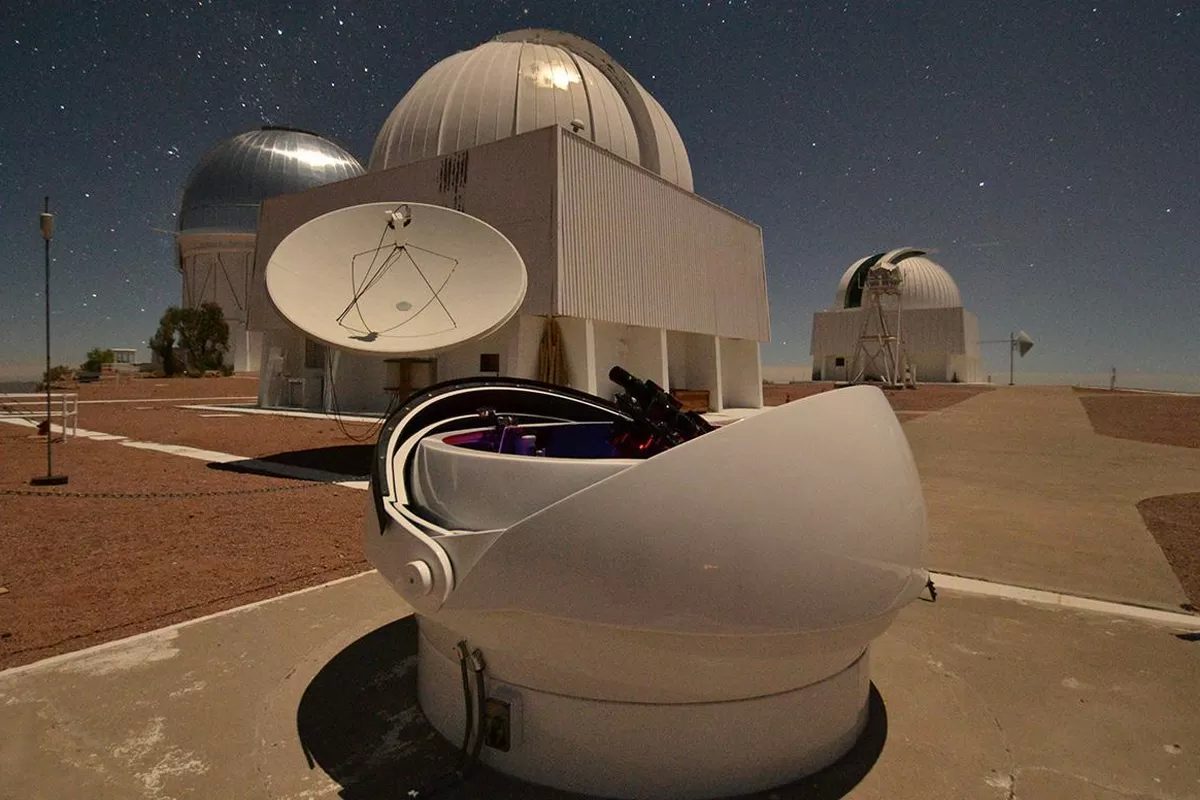 Energi Gelap Tak Konstan: Memori Kuantum Alam Semesta