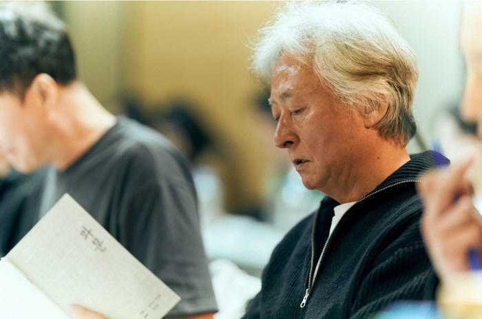Kim Jong Soo saat script reading film Scandal/ Foto: instagram.com/by4mstudio.official