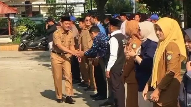 Camat Haurgeulis Kumpulkan Aparatur, Tekan Pelayanan Humanis