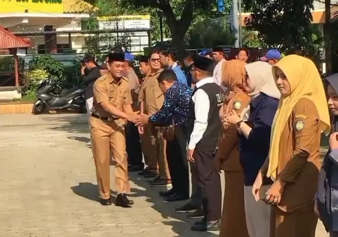 Camat Haurgeulis Kumpulkan Aparatur, Tekan Pelayanan Humanis