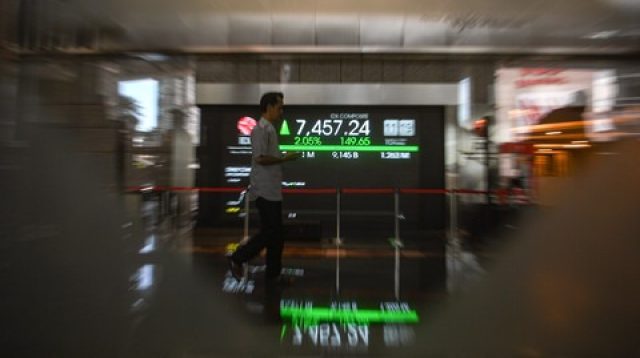 IHSG Loyo, Saham BNBR & BUMI Paling Laris