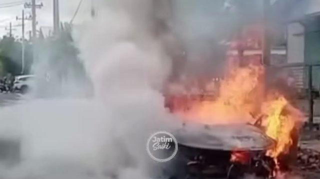 Kebakaran Mobil Listrik Gresik: Penyebab & Kondisi Pengendara