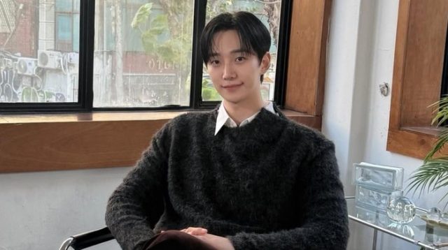 Lee Jun Ho Jadi Konglomerat di Buy King: Aura Mahal Meluap!