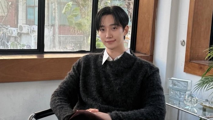 Lee Jun Ho Jadi Konglomerat di Buy King: Aura Mahal Meluap!