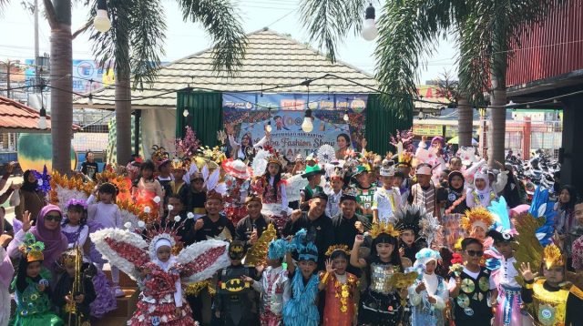 Lomba Fashion Show TK Haurgeulis Meriahkan DIjoyland Cipancuh