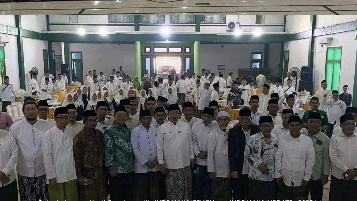 Menteri ATR/BPN Serahkan Sertifikat PCNU Indramayu