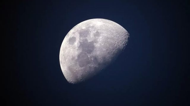Misteri Suhu Bulan: Dua Sisi Berbeda Terungkap
