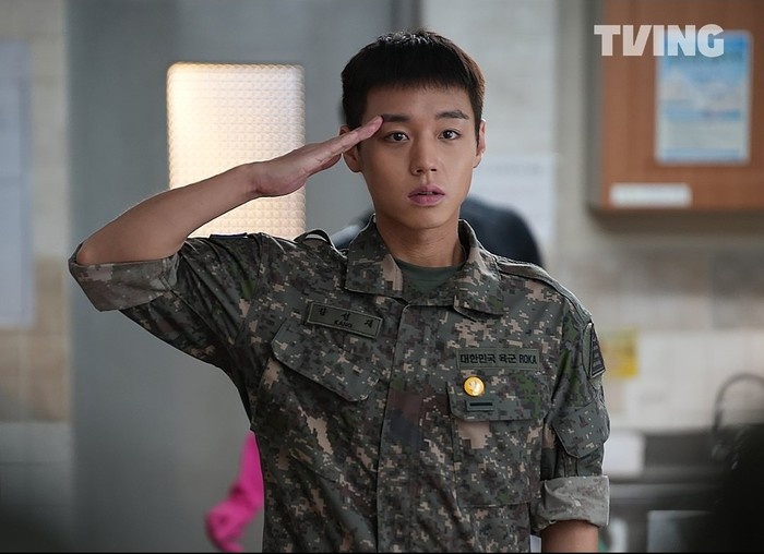 Still cut Park Ji Hoon di The Legend of Kitchen Soldier/ Foto: instagram.com/tving.official