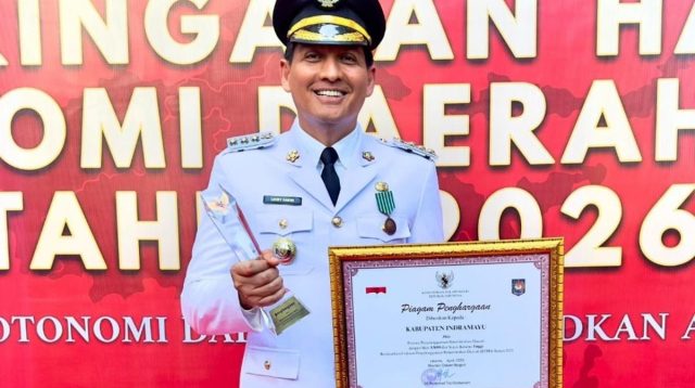Penghargaan dari Kemendagri untuk Bupati Lucky Hakim
